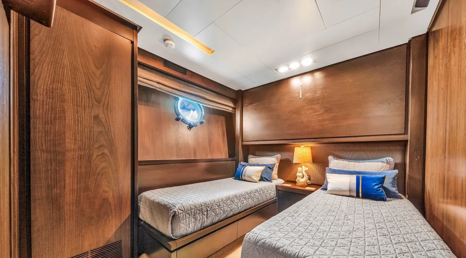 116 ft Azimut Fly - photo 7 yacht charter Miami