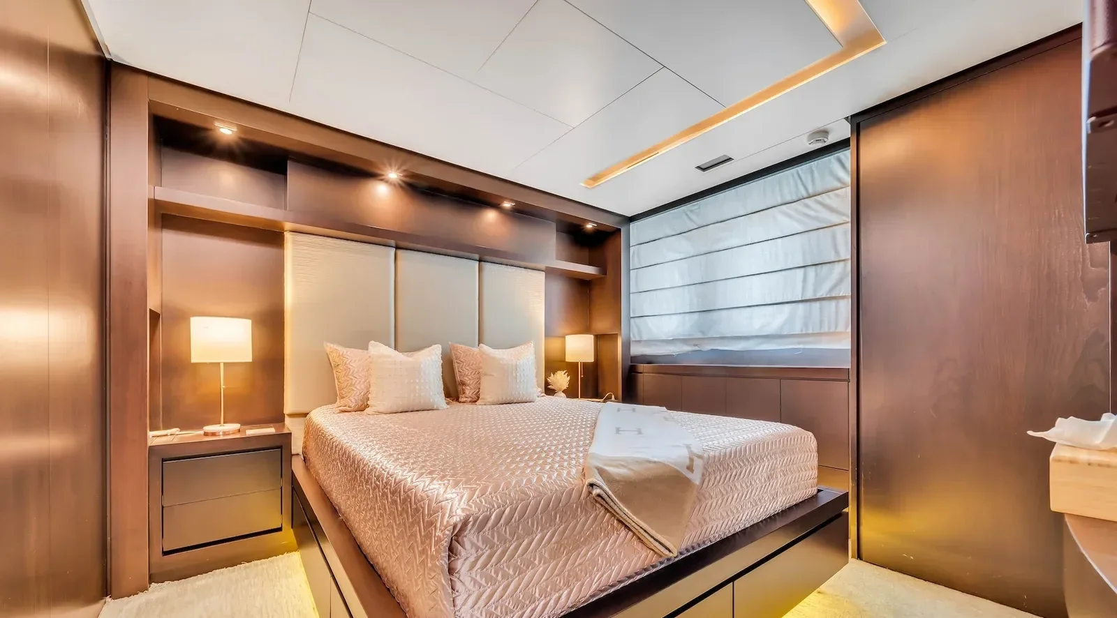 116 ft Azimut Fly - photo 9 yacht charter Miami