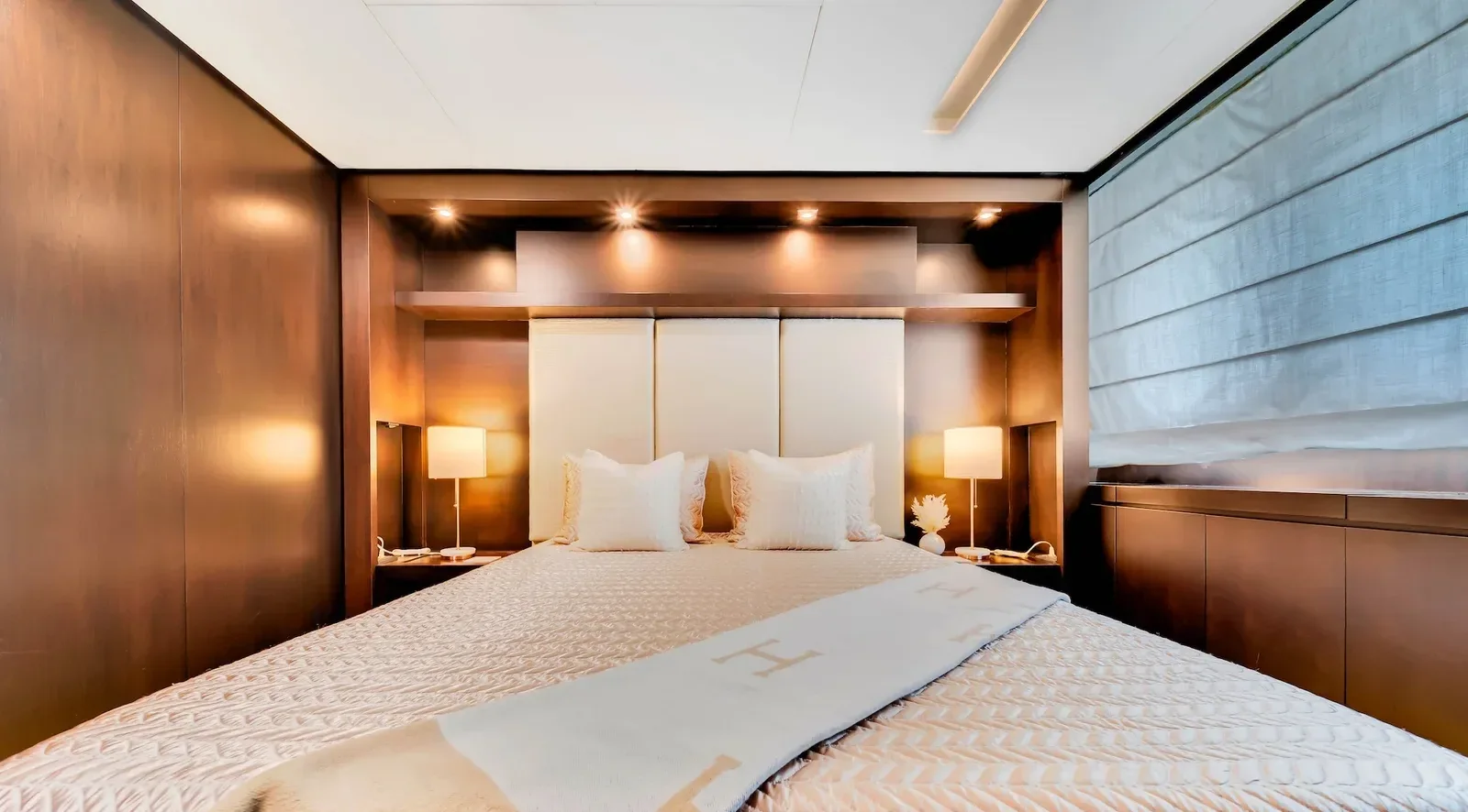 116 ft Azimut Fly - photo 10 yacht charter Miami