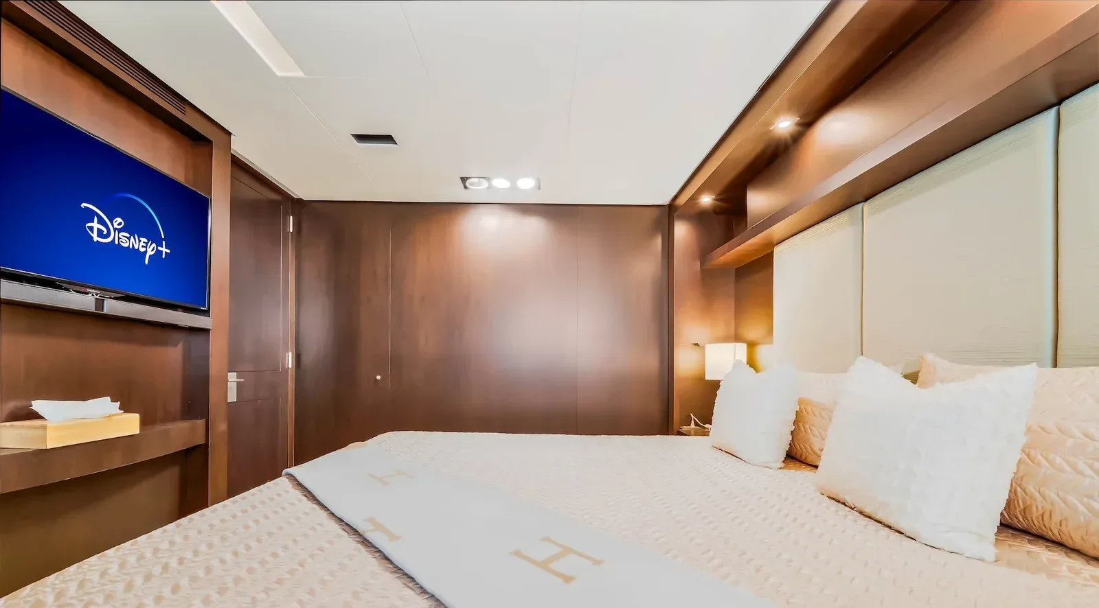 116 ft Azimut Fly - photo 12 yacht charter Miami