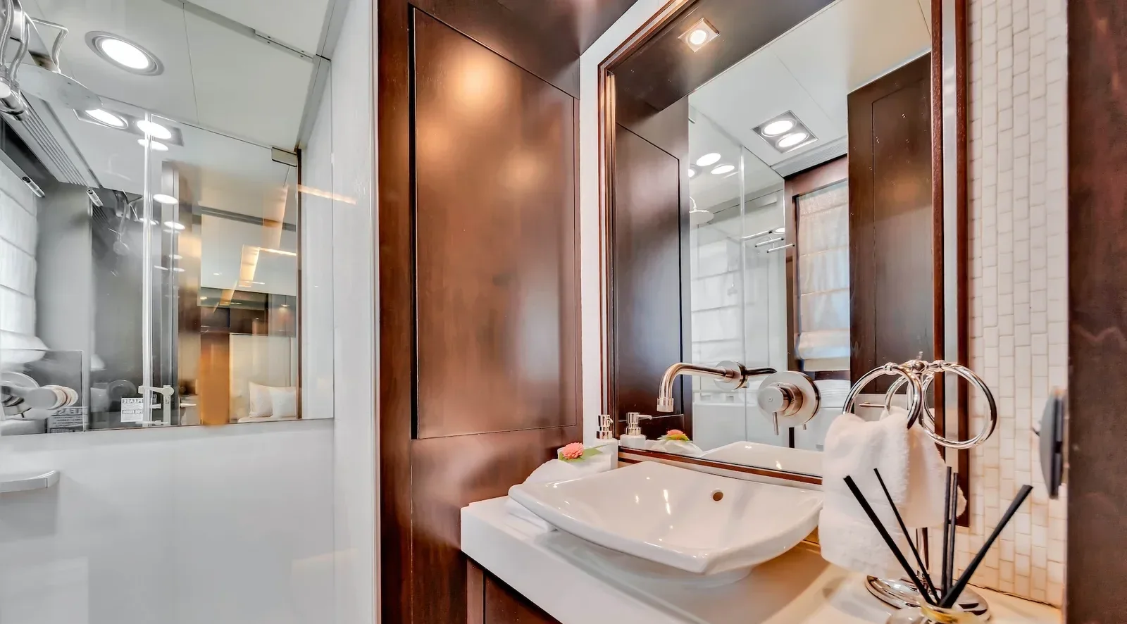 116 ft Azimut Fly - photo 13 yacht charter Miami
