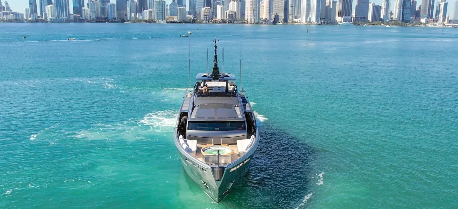 116 ft Pershing - photo 7 yacht charter Miami