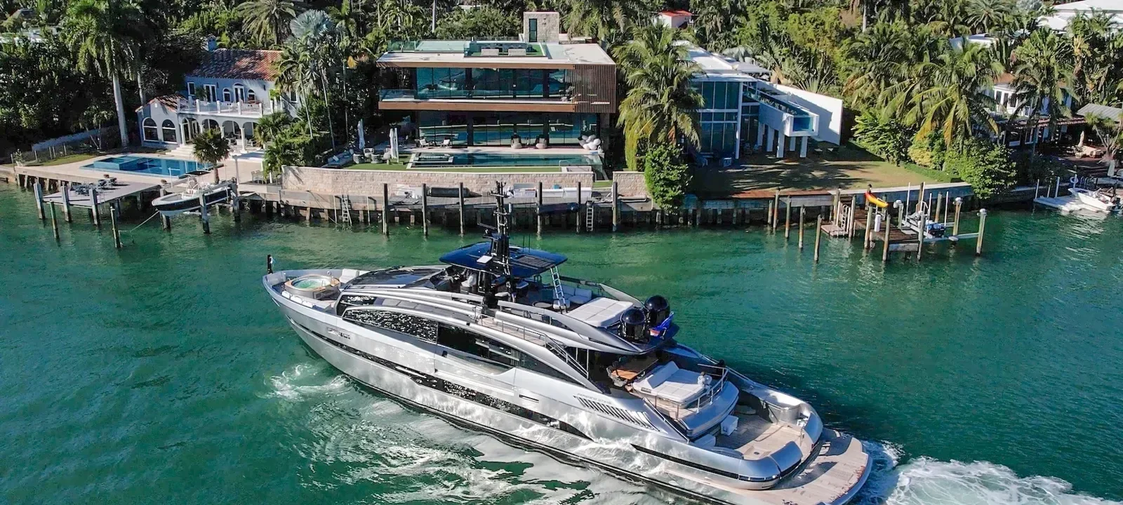 116 ft Pershing - photo 9 yacht charter Miami