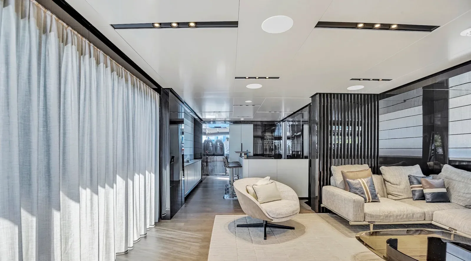 116 ft Pershing - photo 10 yacht charter Miami