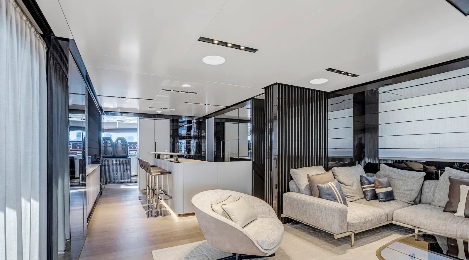116 ft Pershing - photo 12 yacht charter Miami