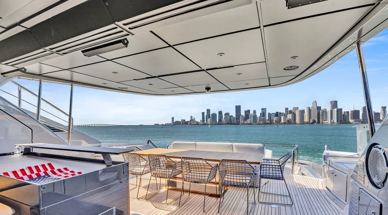 116 ft Pershing - photo 13 yacht charter Miami