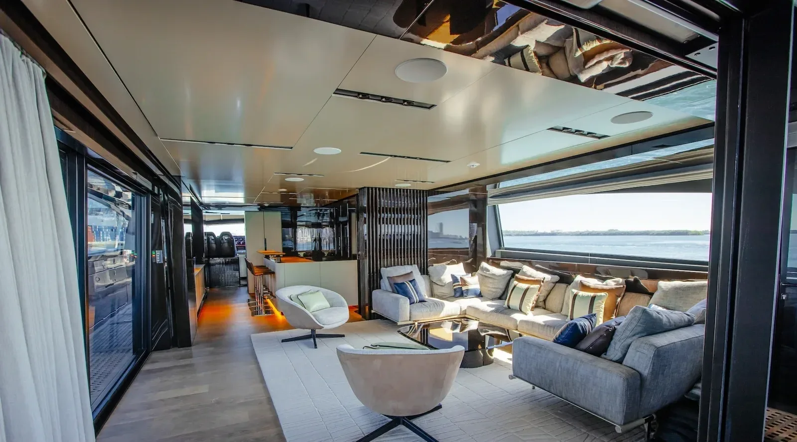 116 ft Pershing - photo 14 yacht charter Miami