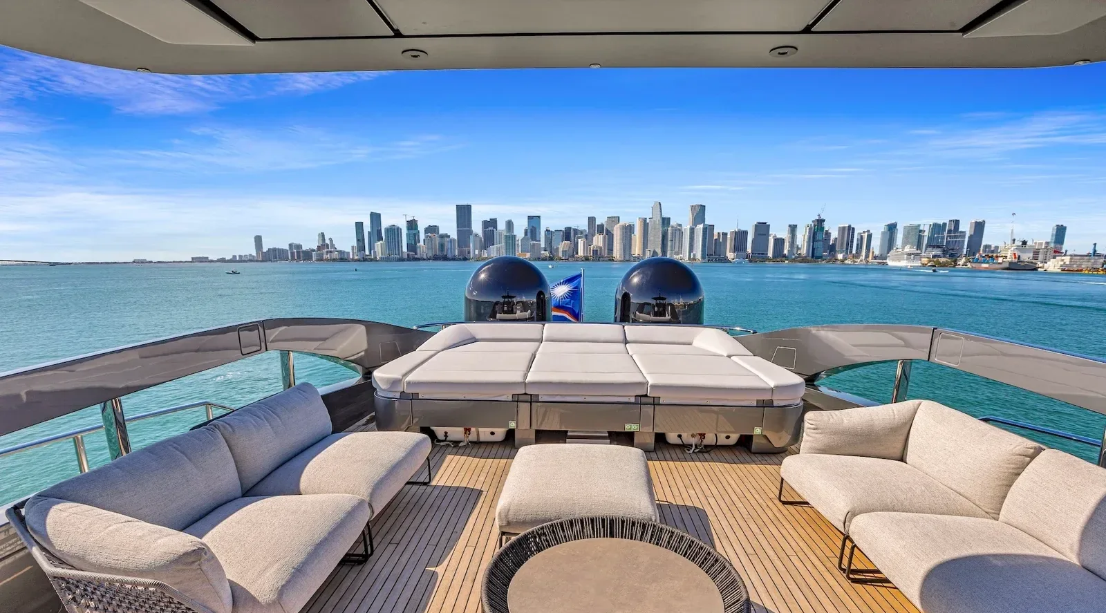 116 ft Pershing - photo 15 yacht charter Miami