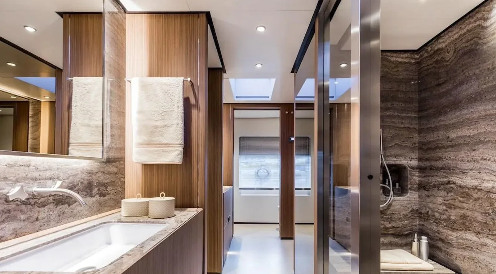 126 ft Custom Line - photo 8 yacht charter Miami
