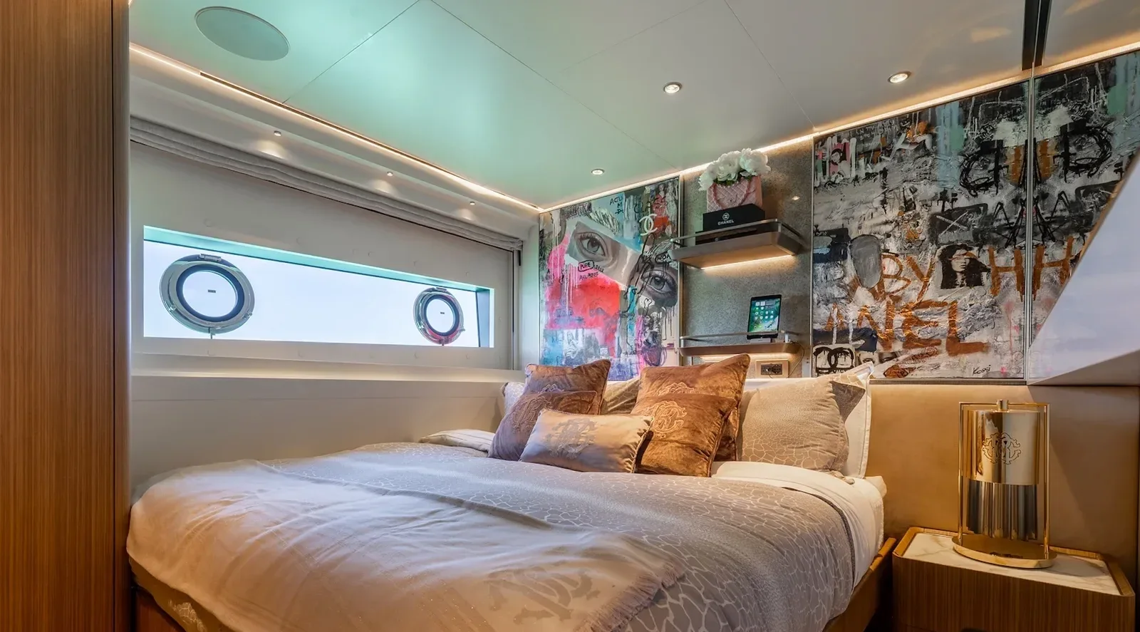 126 ft Custom Line - photo 10 yacht charter Miami