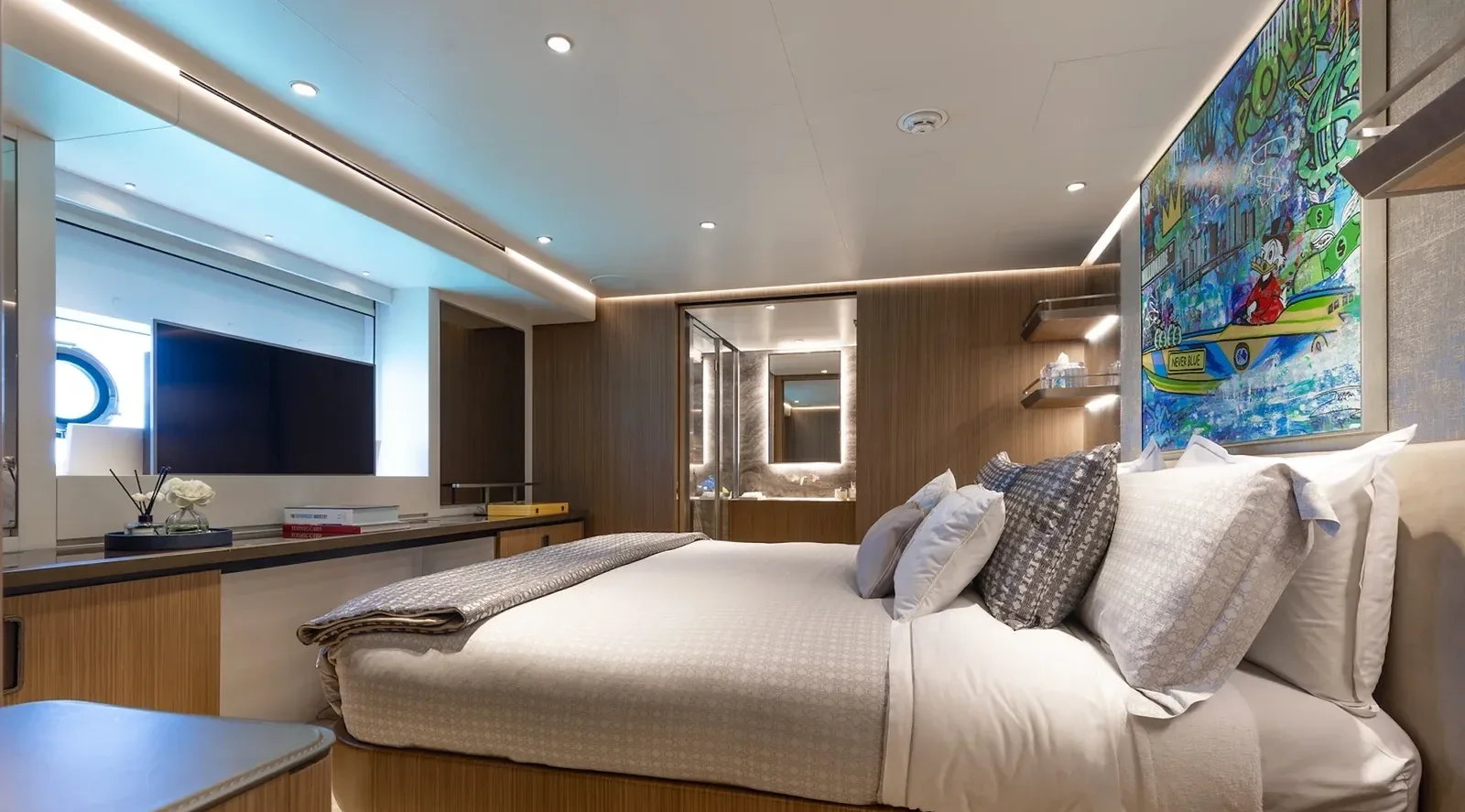 126 ft Custom Line - photo 13 yacht charter Miami