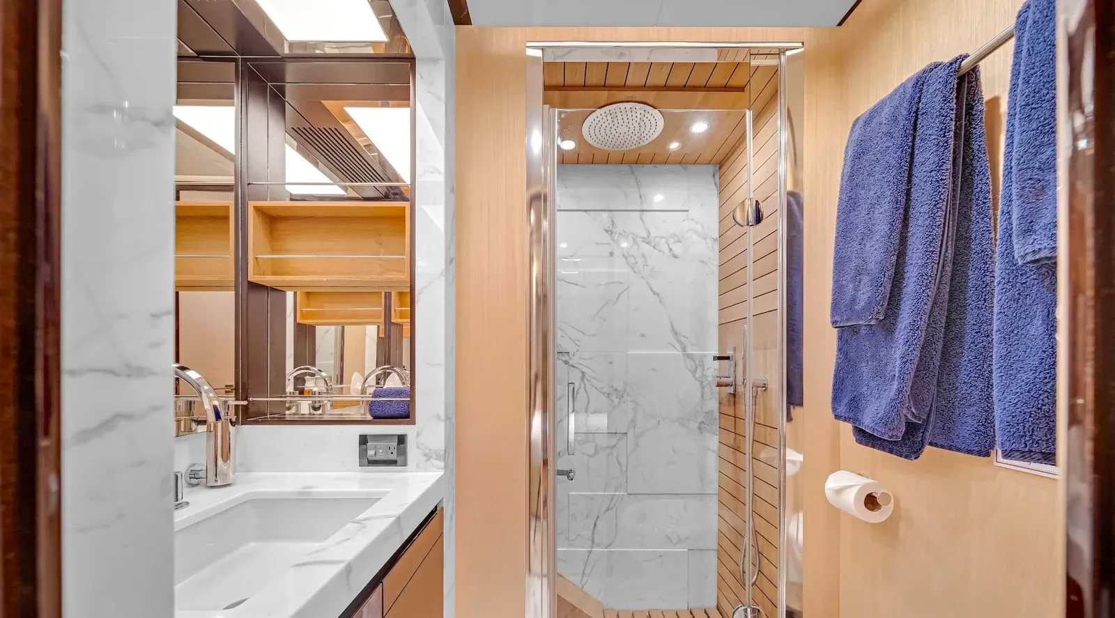 84 ft Azimut - photo 2 yacht charter Miami