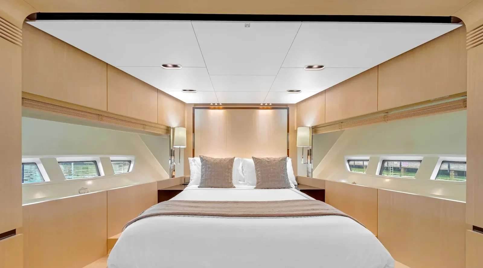 84 ft Azimut - photo 4 yacht charter Miami