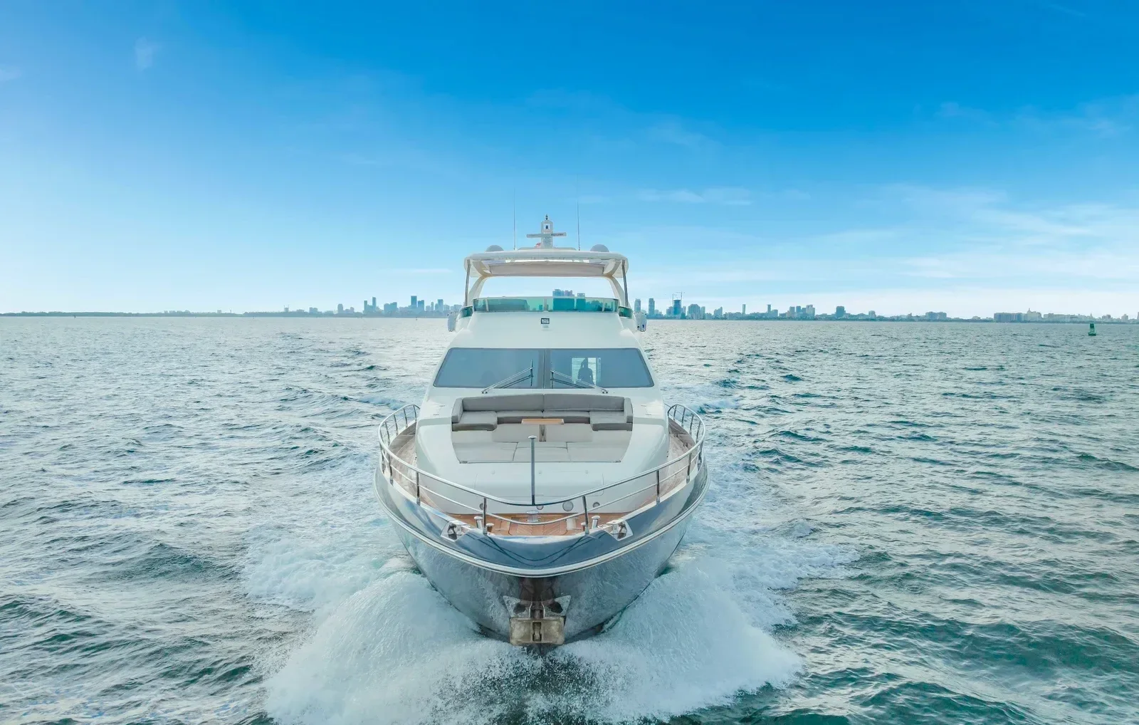 84 ft Azimut - photo 14 yacht charter Miami