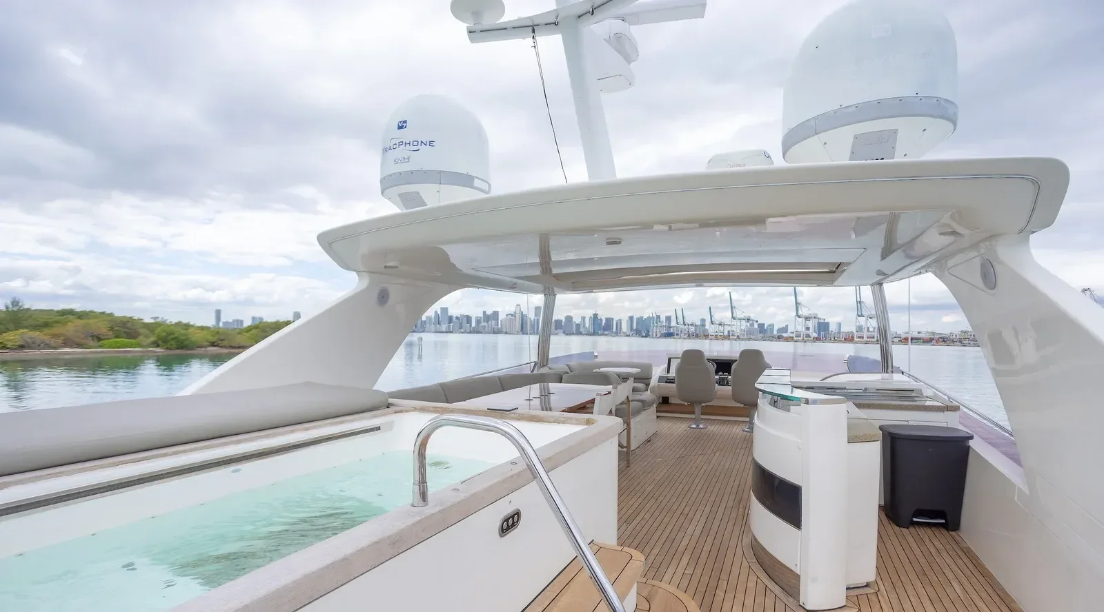 85 ft Princess - photo 4 yacht charter Miami