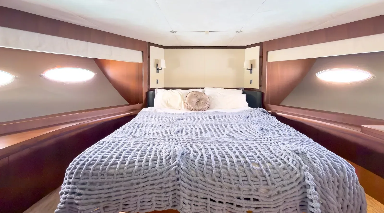 85 ft Princess - photo 5 yacht charter Miami