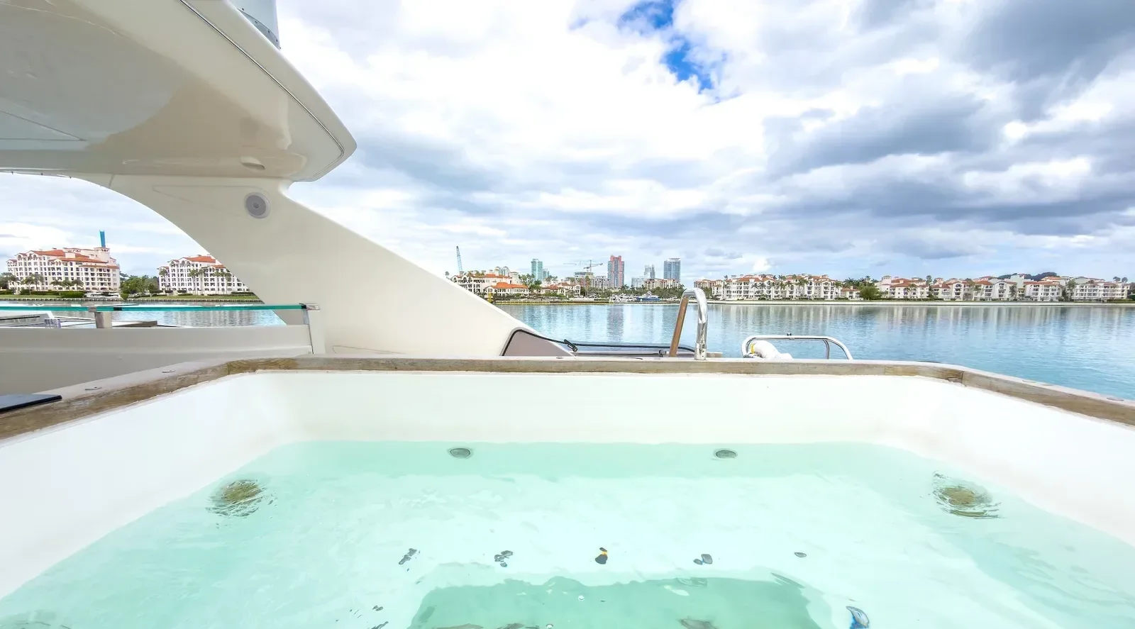 85 ft Princess - photo 8 yacht charter Miami