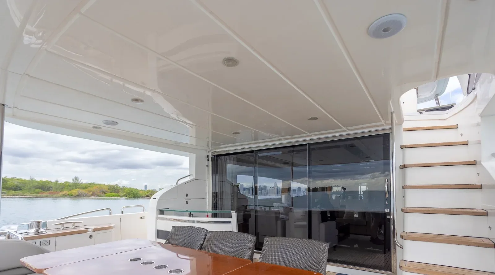 85 ft Princess - photo 12 yacht charter Miami