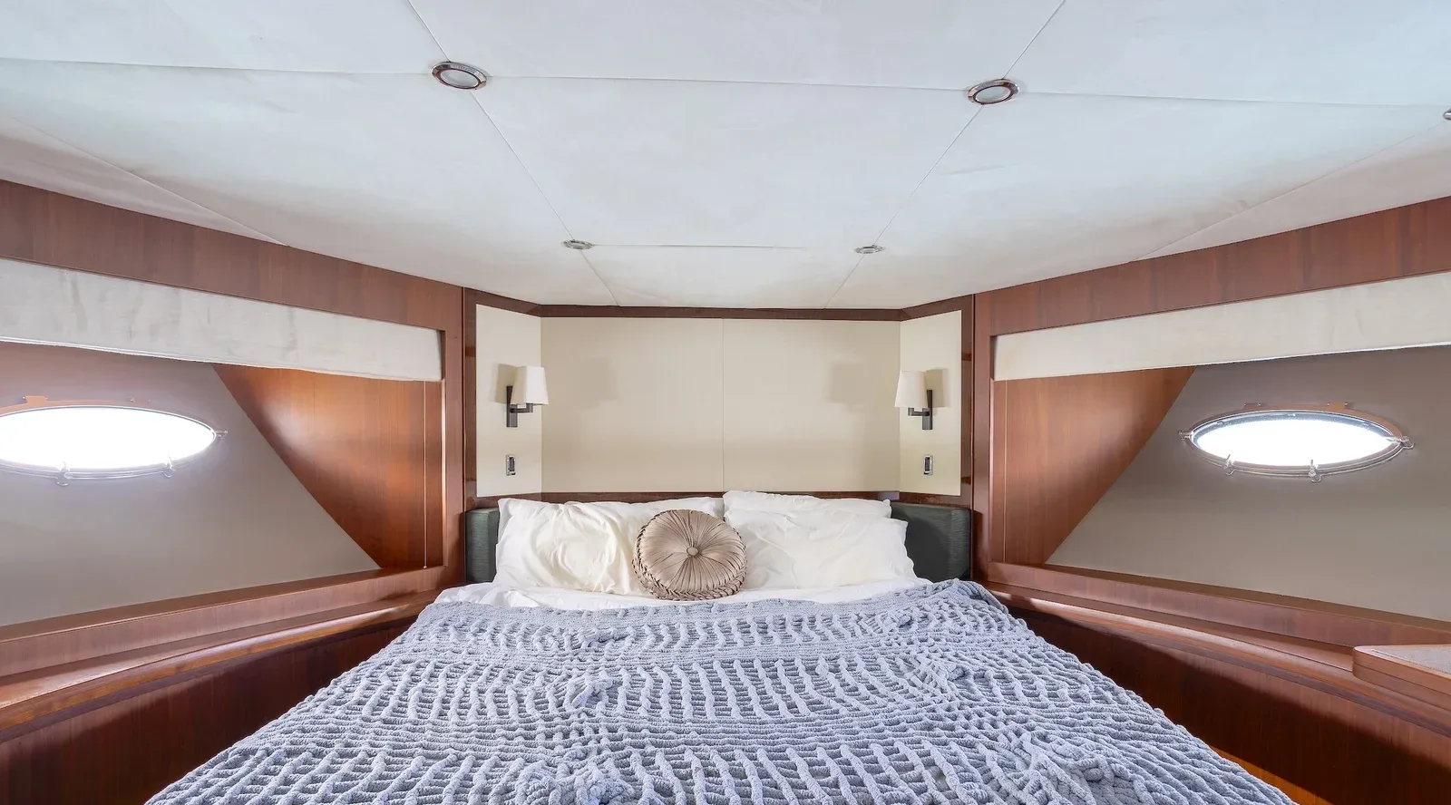 85 ft Princess - photo 14 yacht charter Miami