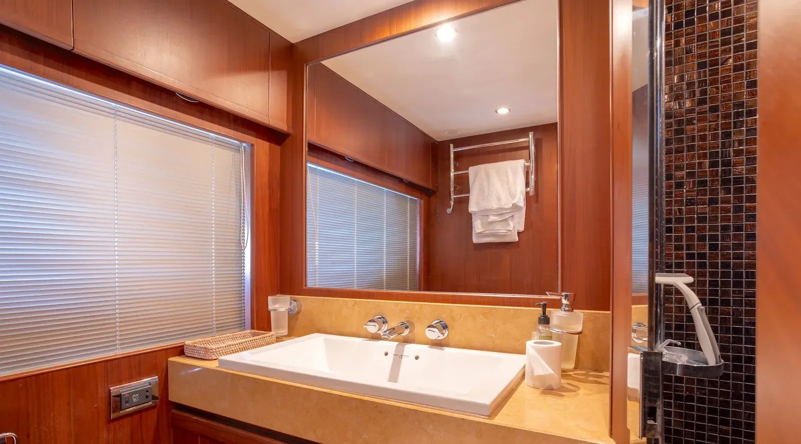 85 ft Princess - photo 15 yacht charter Miami