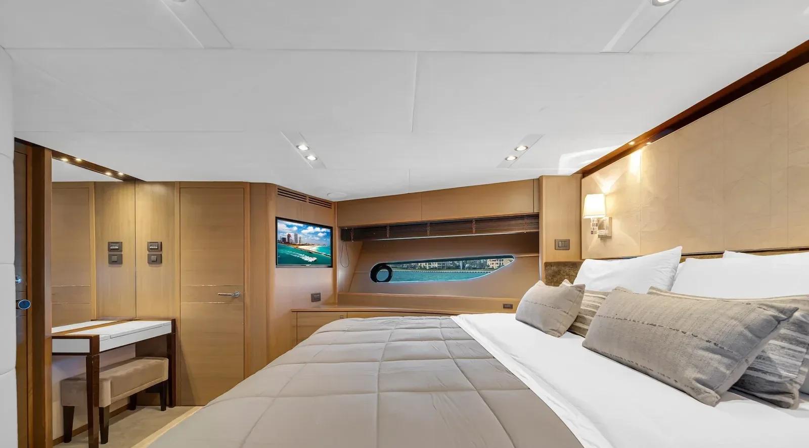 88 ft Princess - photo 4 yacht charter Miami