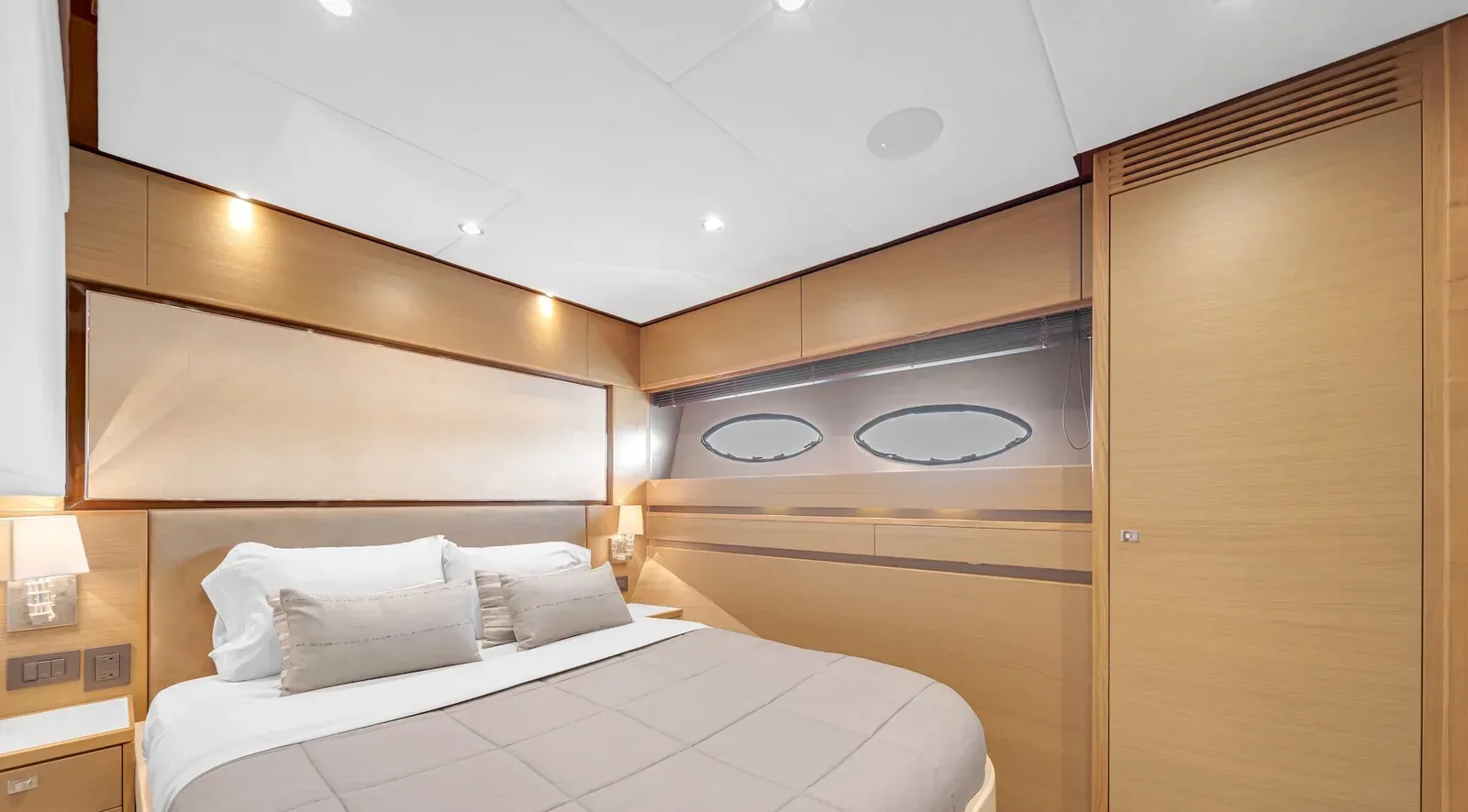 88 ft Princess - photo 8 yacht charter Miami