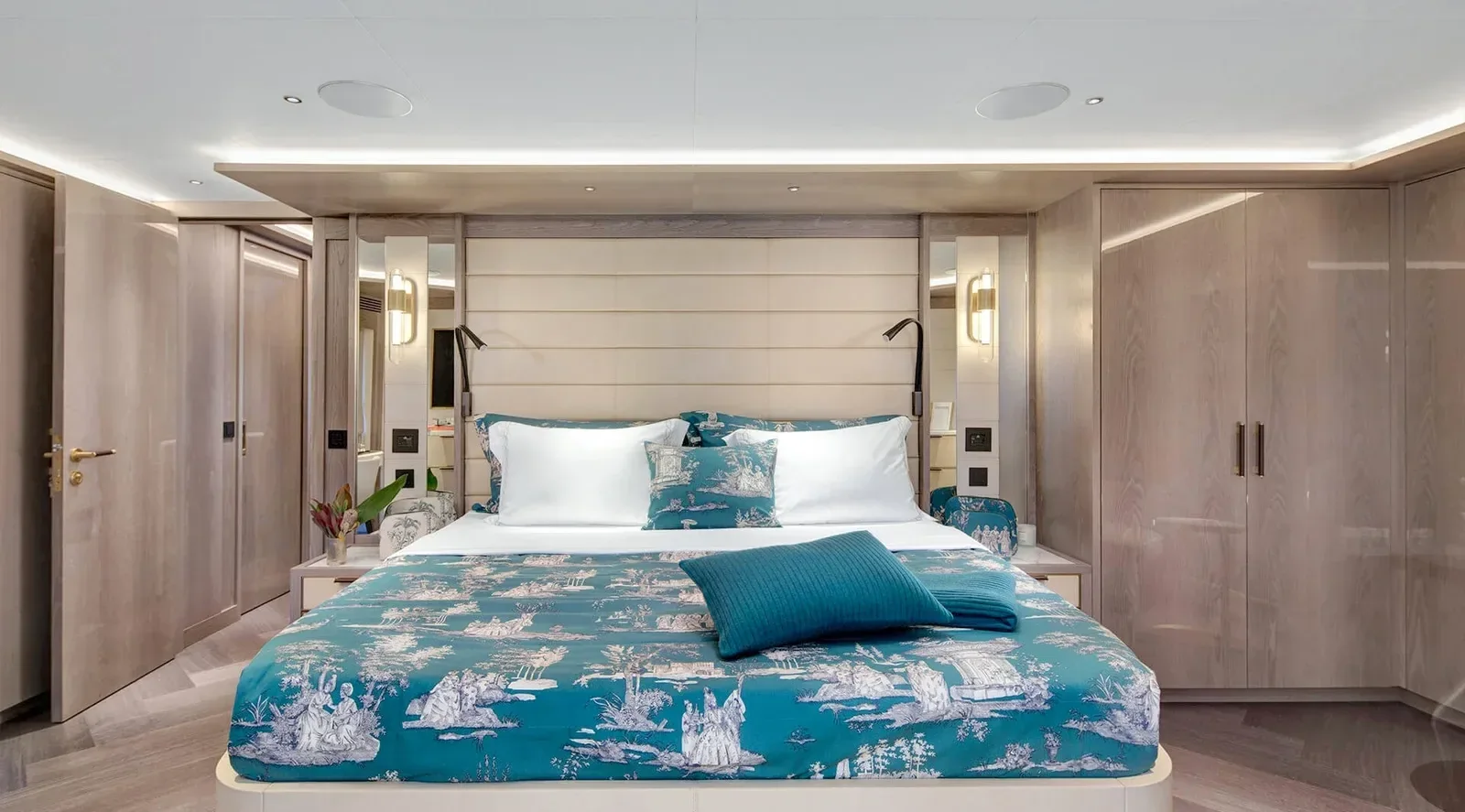 88 ft Sirena - photo 9 yacht charter Miami