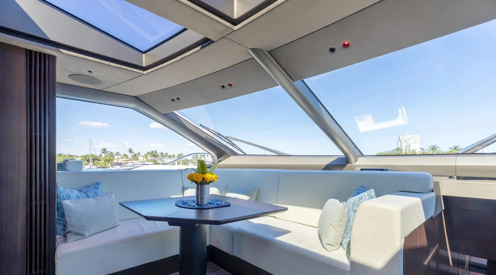 90 ft Sunseeker - photo 9 yacht charter Miami