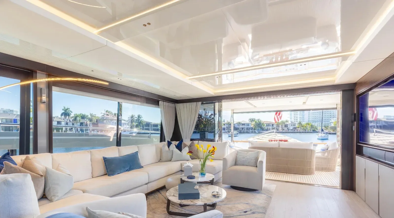 90 ft Sunseeker - photo 13 yacht charter Miami