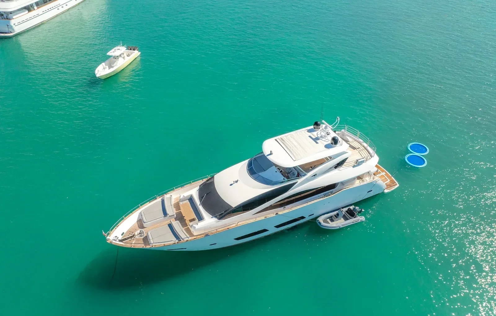 92 ft Sunseeker - photo 3 yacht charter Miami