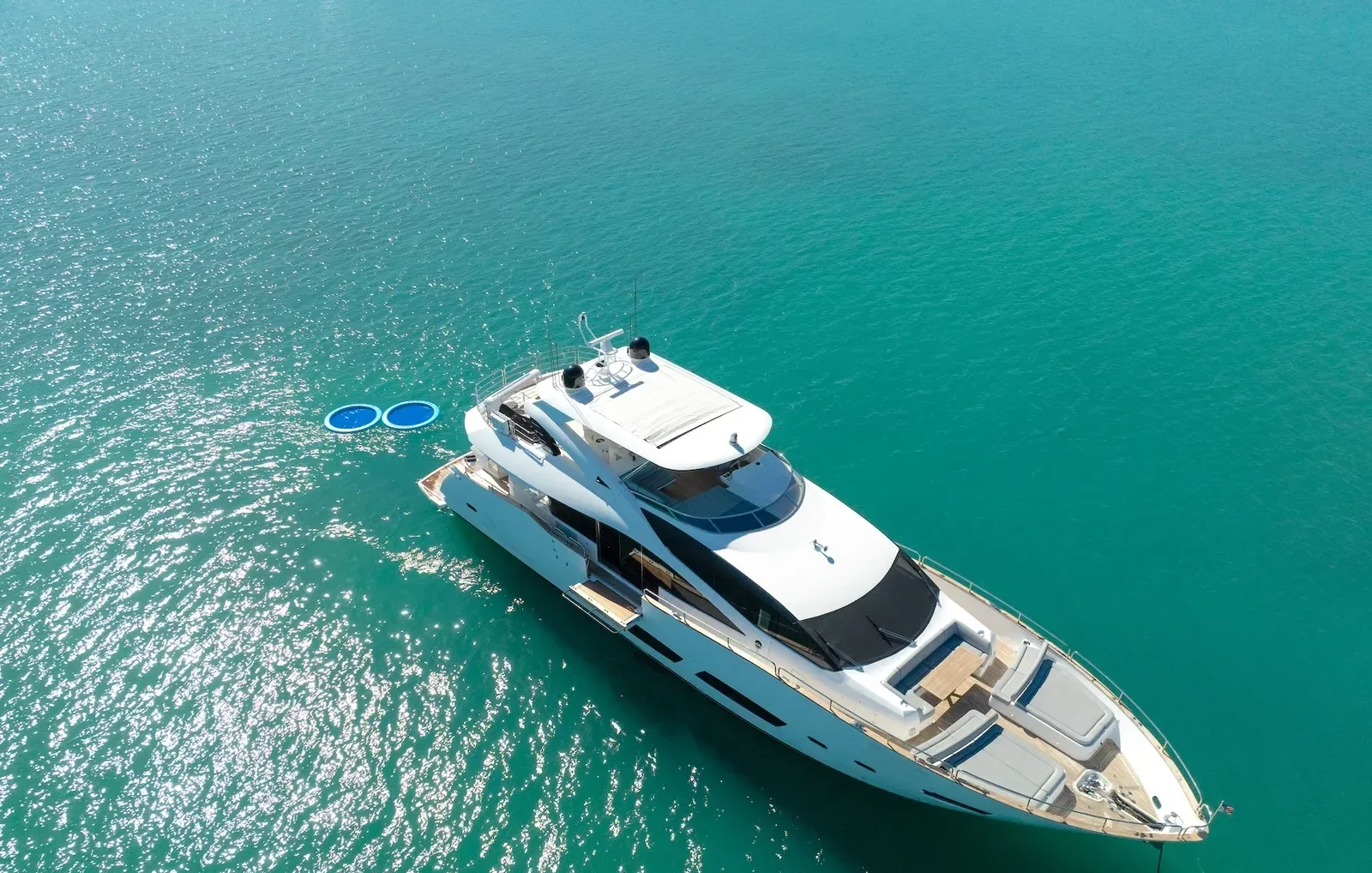 92 ft Sunseeker - photo 6 yacht charter Miami