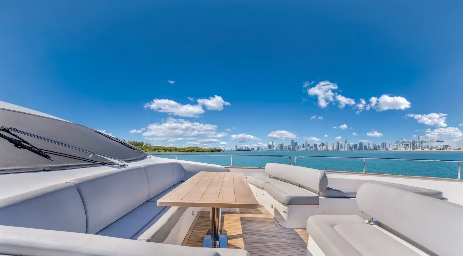 92 ft Sunseeker - photo 15 yacht charter Miami