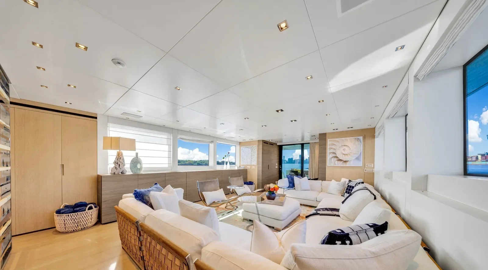 94 ft Sanlorenzo - photo 3 yacht charter Miami