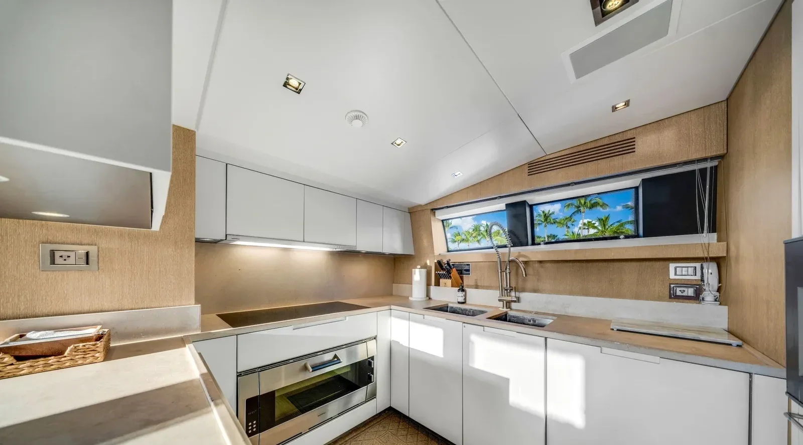 94 ft Sanlorenzo - photo 13 yacht charter Miami