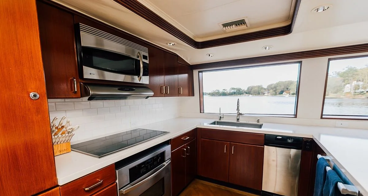 A' Salute - photo 13 yacht charter Miami