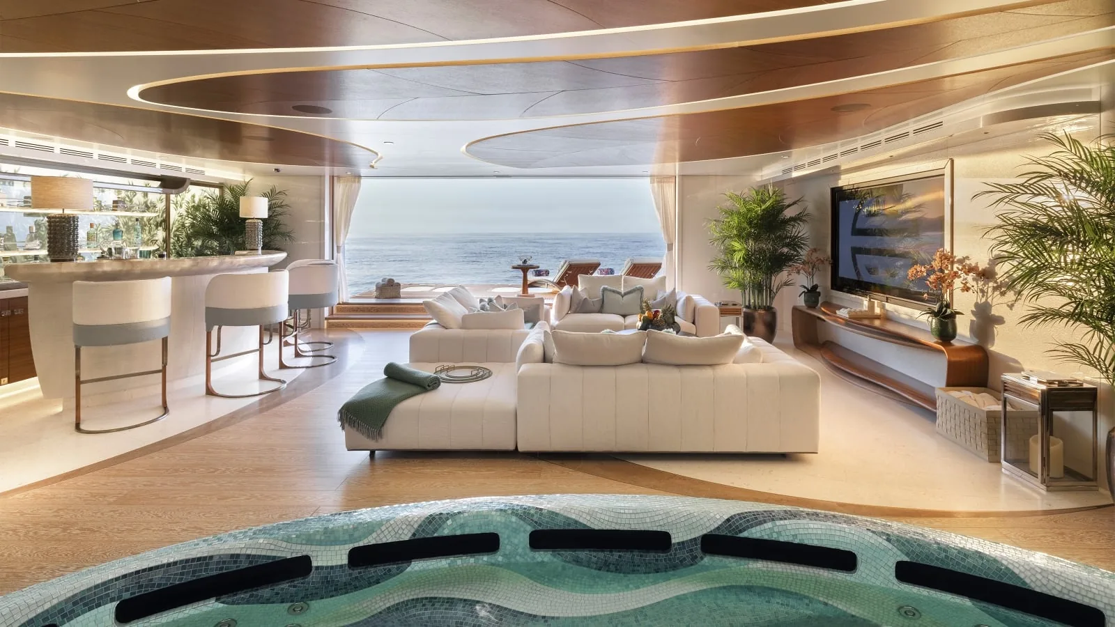 AHPO - photo 8 yacht charter Cannes