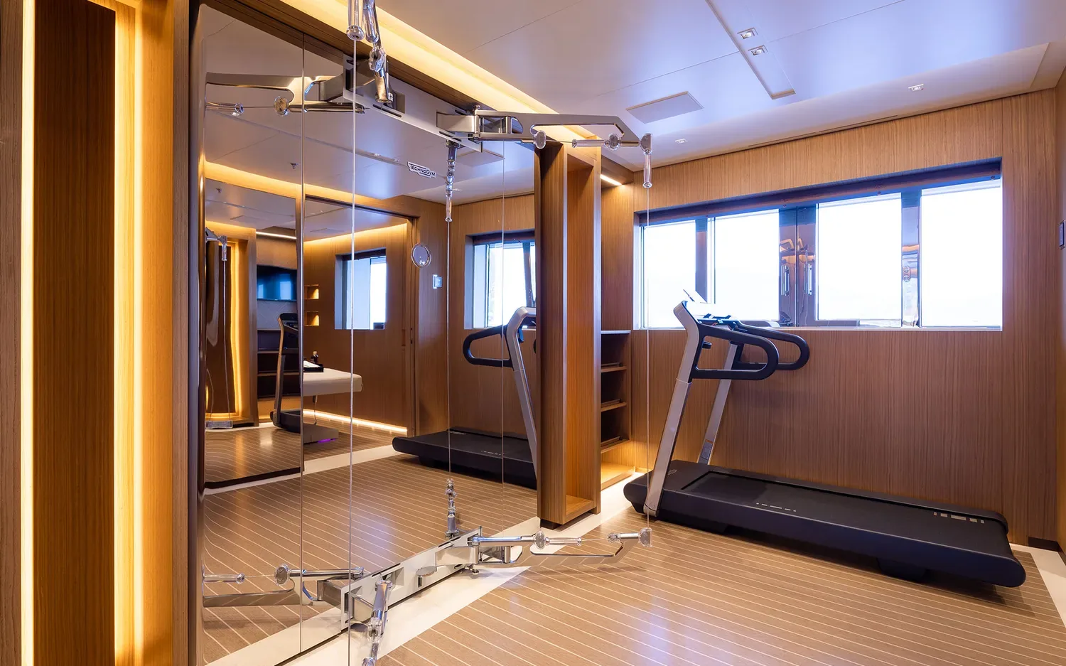ALFA - photo 24 yacht charter Cannes
