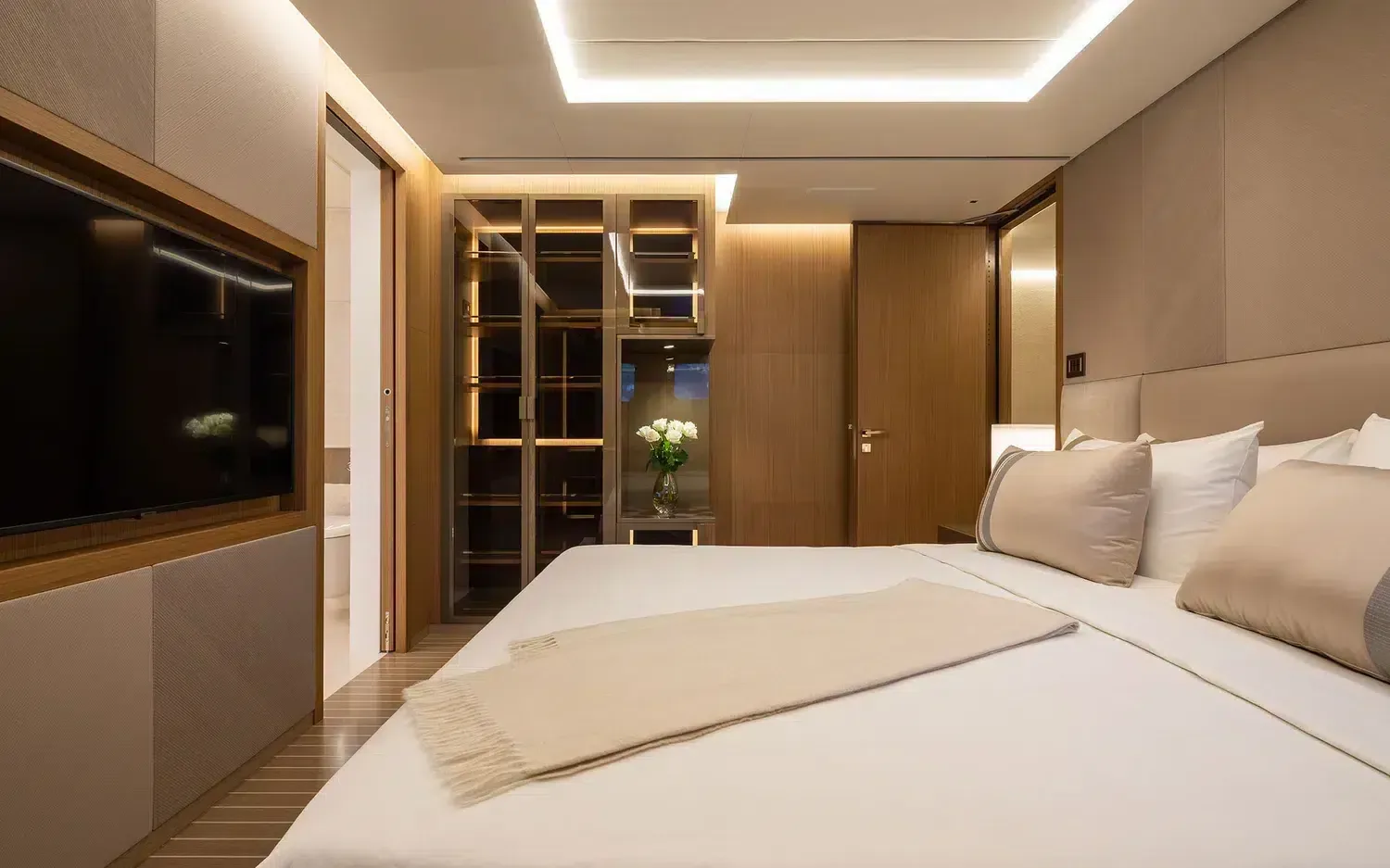 ALFA - photo 29 yacht charter Cannes
