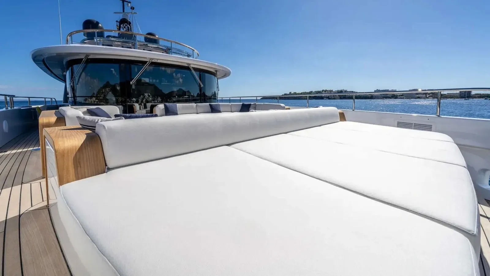 ALPHA WAVES - photo 10 yacht charter Cannes