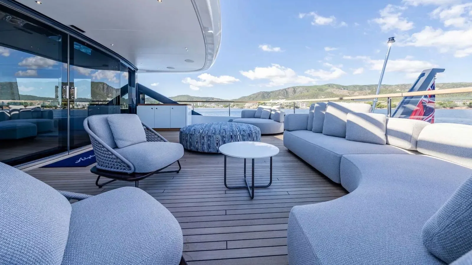 ALPHA WAVES - photo 15 yacht charter Cannes