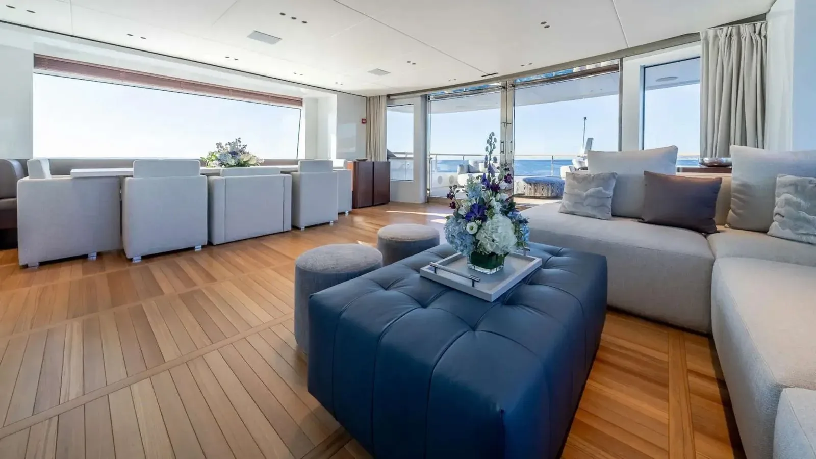 ALPHA WAVES - photo 24 yacht charter Cannes