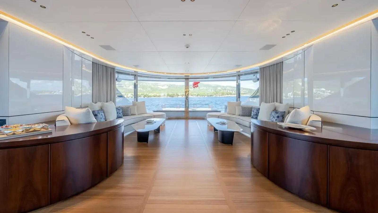 ALPHA WAVES - photo 26 yacht charter Cannes