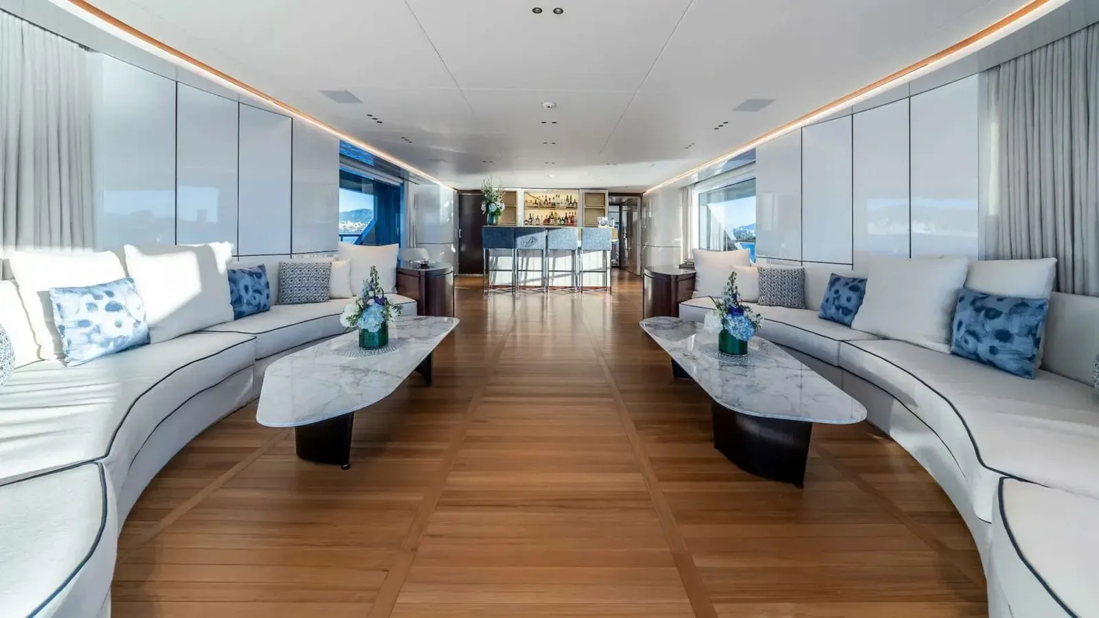 ALPHA WAVES - photo 28 yacht charter Cannes