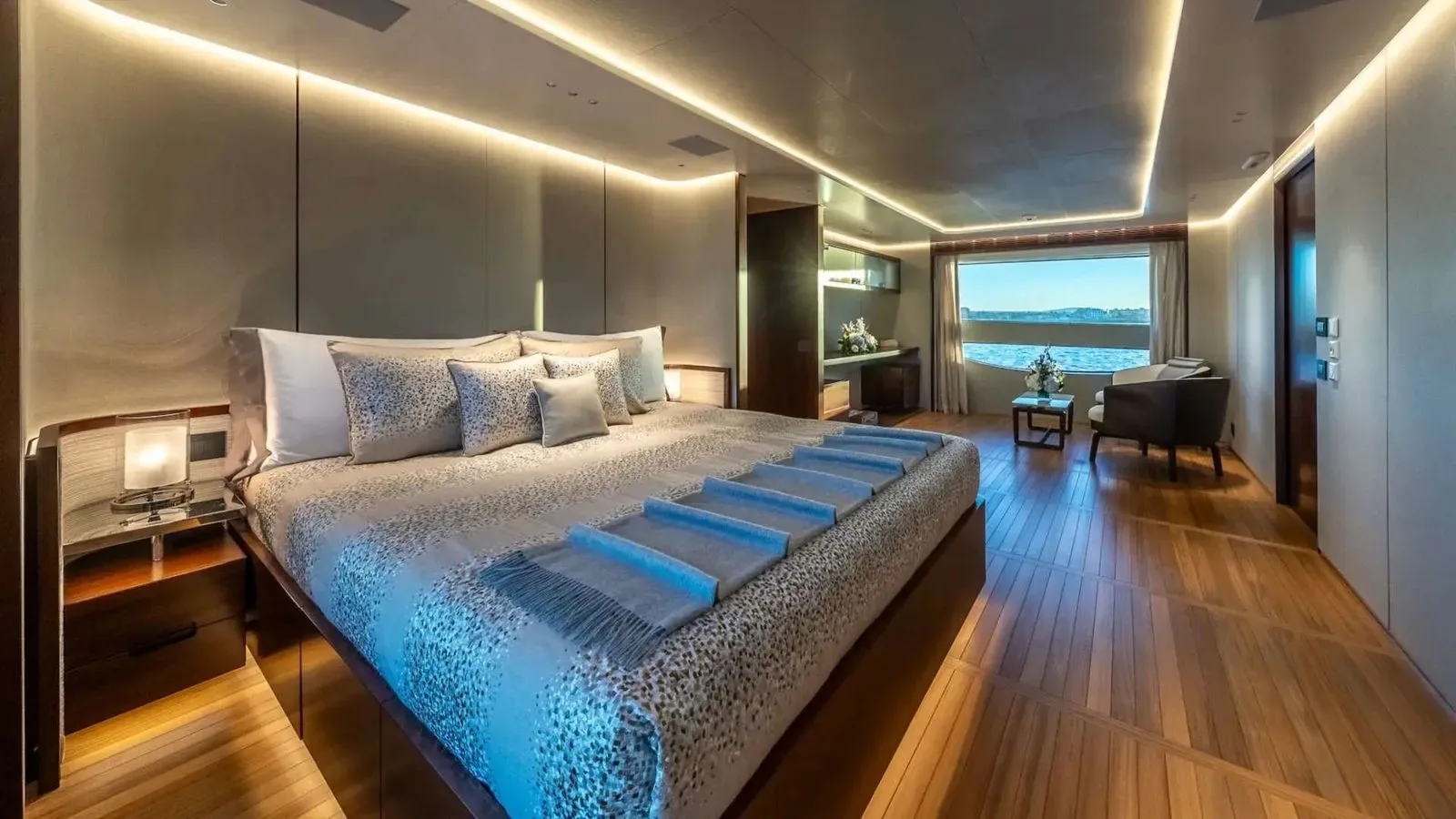 ALPHA WAVES - photo 32 yacht charter Cannes