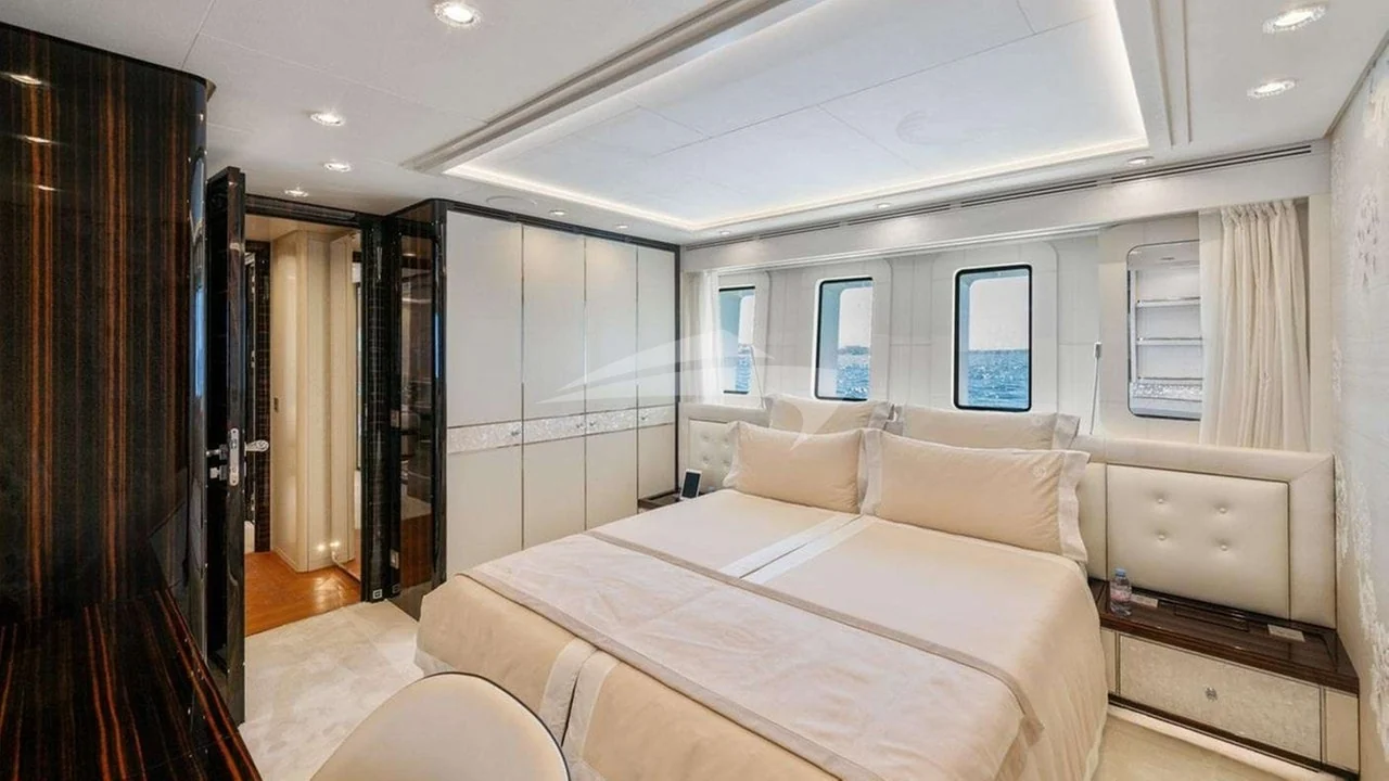 Alulim - photo 8 yacht charter Cannes