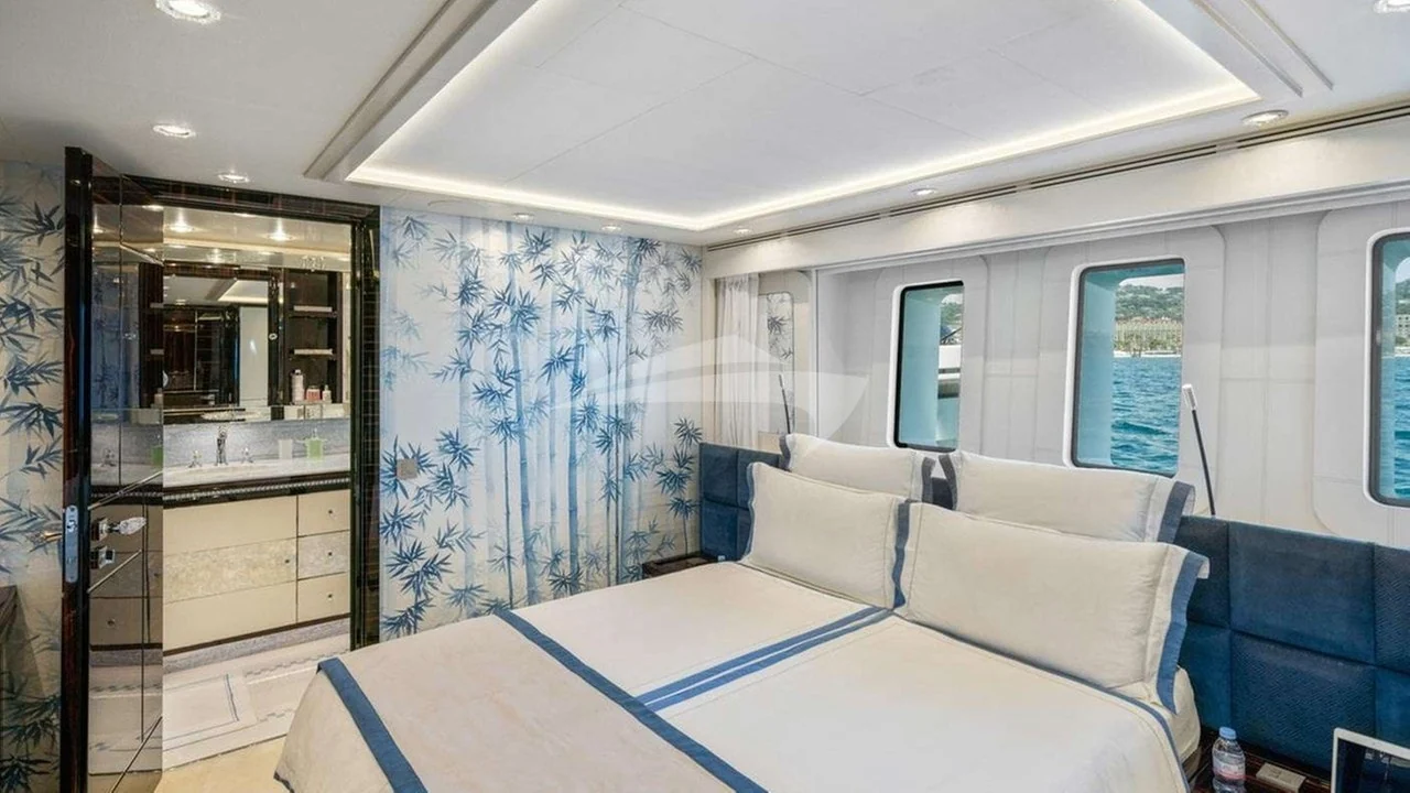 Alulim - photo 9 yacht charter Cannes
