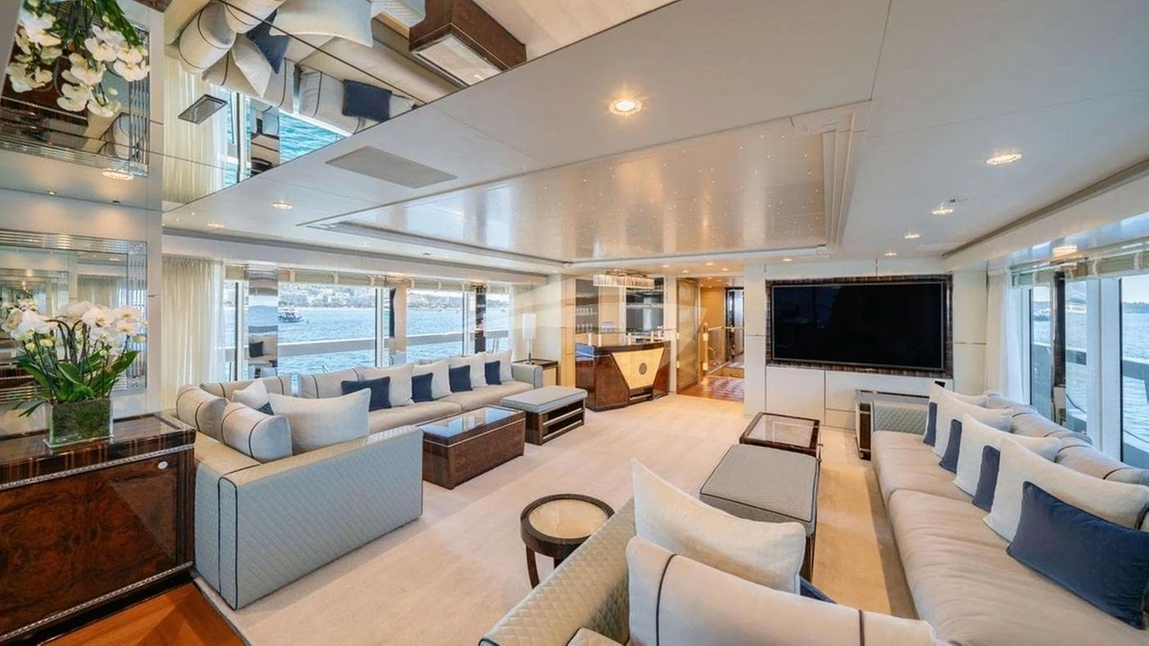 Alulim - photo 10 yacht charter Cannes