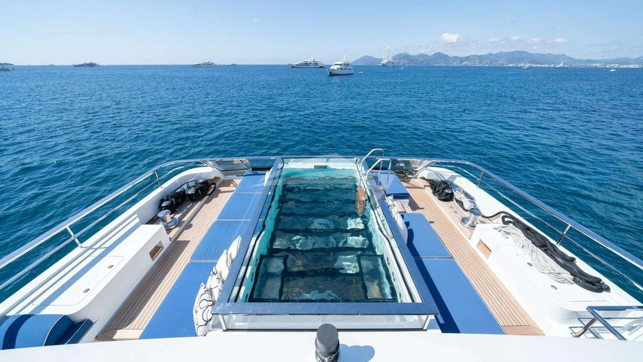 Alulim - photo 11 yacht charter Cannes