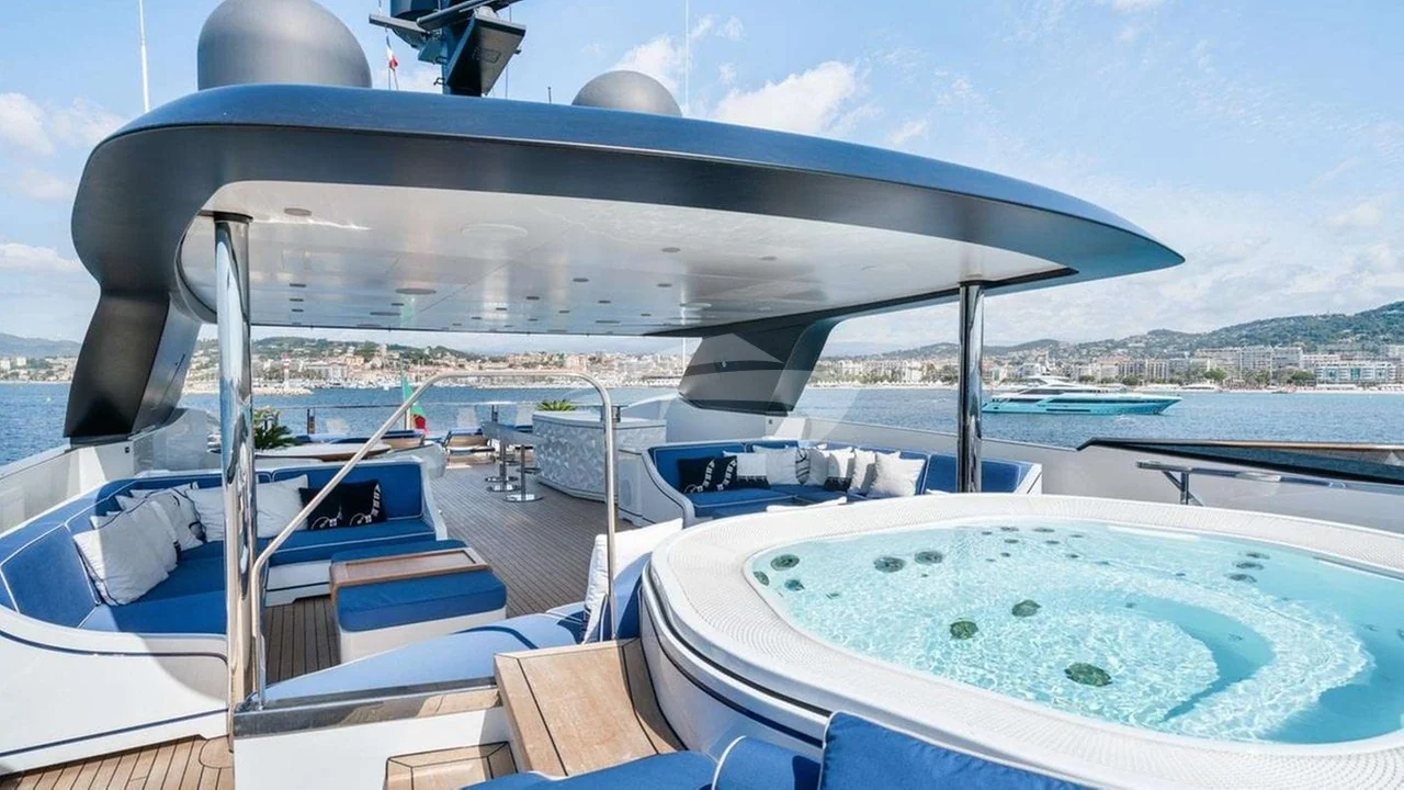 Alulim - photo 12 yacht charter Cannes