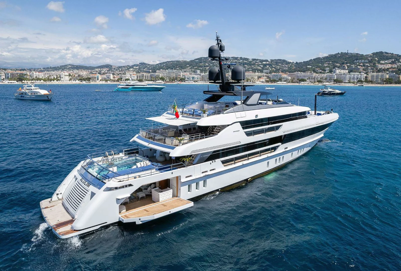 Alulim - photo 14 yacht charter Cannes